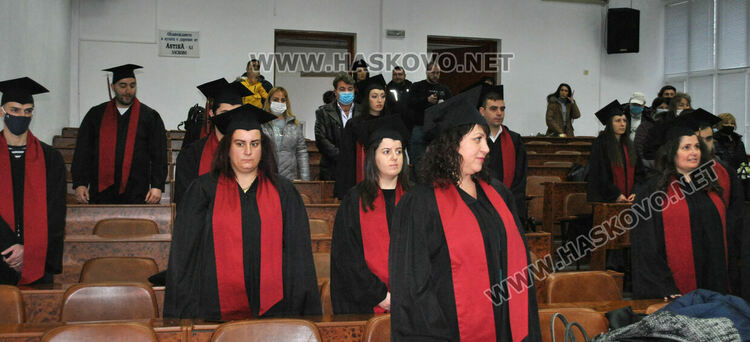 155 абсолвенти от Регионалния център на УНСС в Хасково се дипломираха във випуск 2021