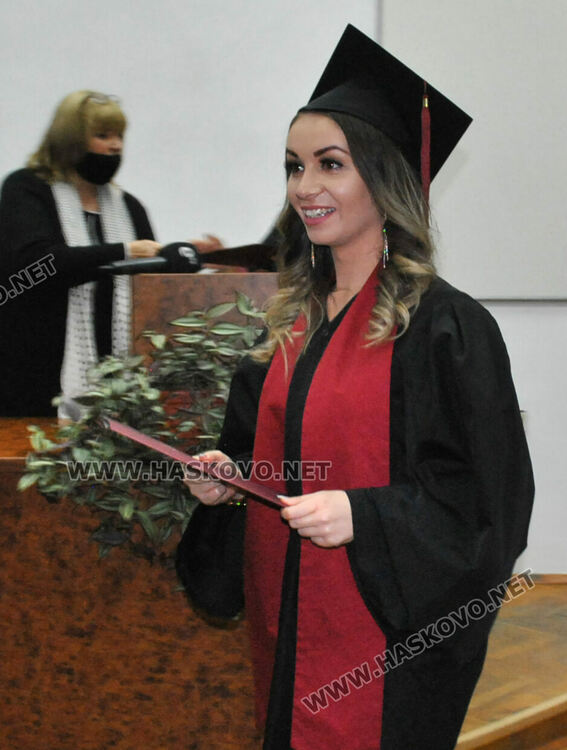 155 абсолвенти от Регионалния център на УНСС в Хасково се дипломираха във випуск 2021