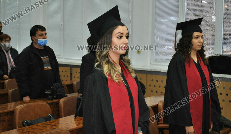 155 абсолвенти от Регионалния център на УНСС в Хасково се дипломираха във випуск 2021
