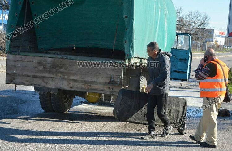 Горя камион ГАЗ в Хасково