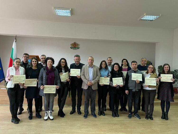 В Ардино наблягат на гръцкия,двадесет общинари със сертификати