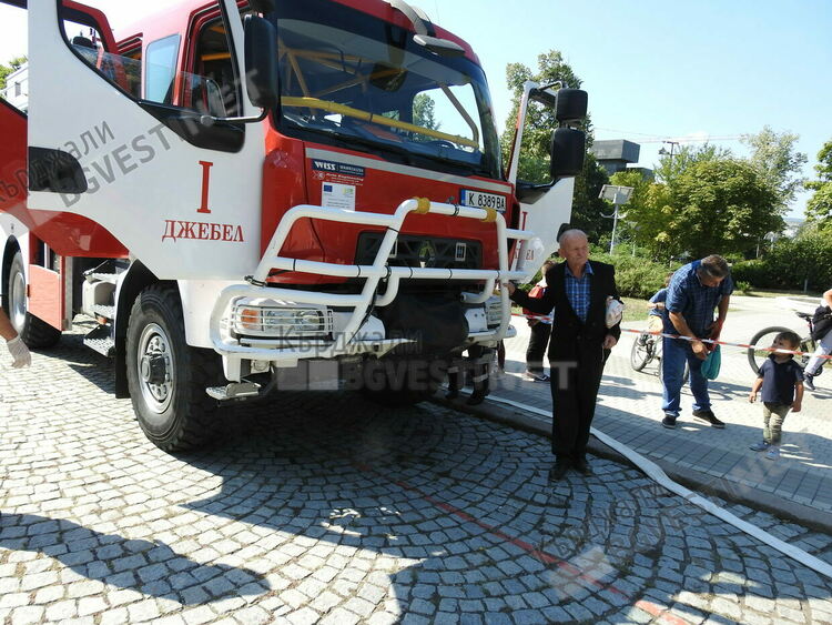 Разследват пожара в с.Морянци, работи се за версия за причиняване по непредпазливост