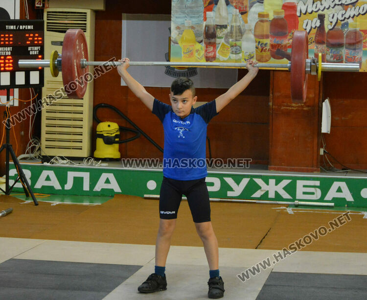 В Хасково започна Държавното лично отборно първенство по вдигане на тежести