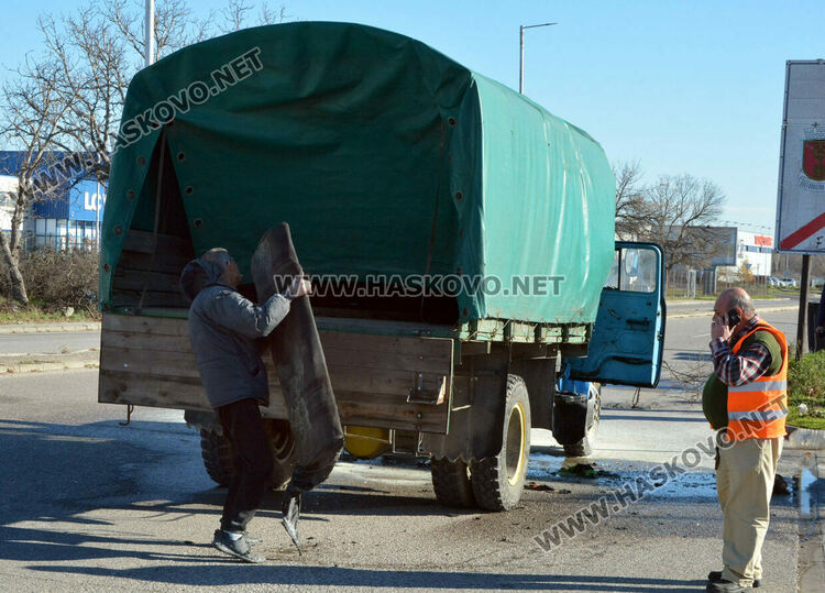 Горя камион ГАЗ в Хасково