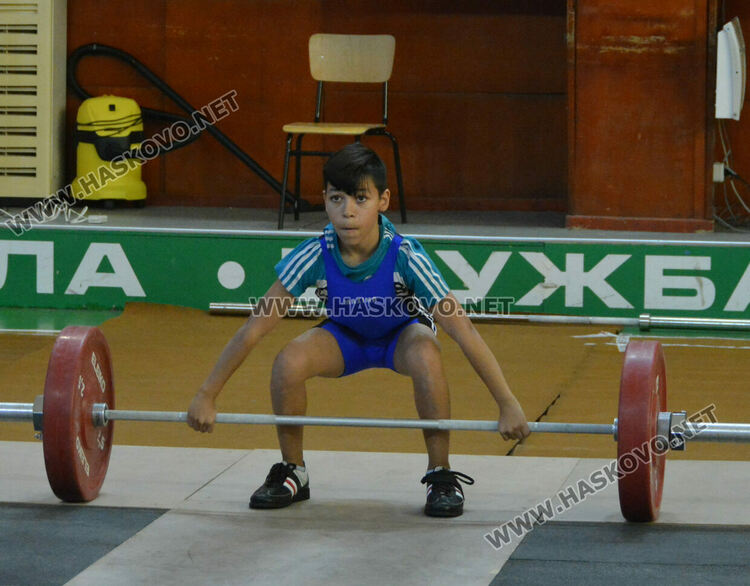 В Хасково започна Държавното лично отборно първенство по вдигане на тежести