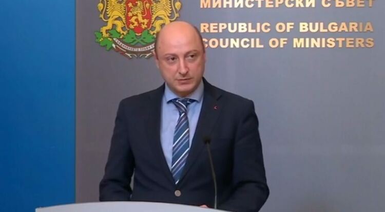 Предлагат увеличение на минималната заплата, майчинството и детските надбавки