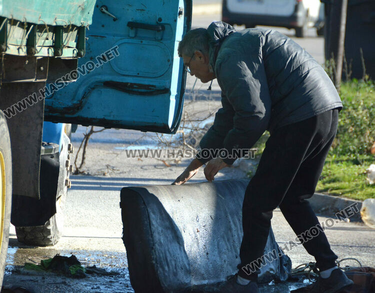Горя камион ГАЗ в Хасково