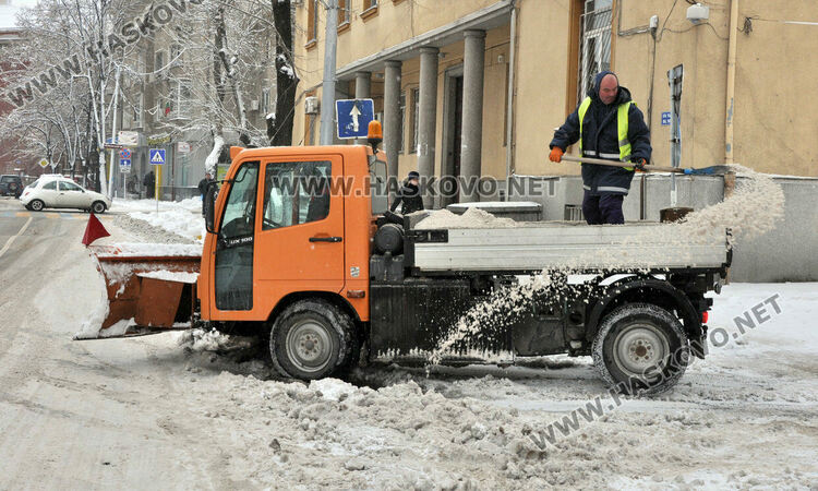 4 120 тона пясък и 2 415 тона сол са доставени за републиканските пътища в Хасковско 