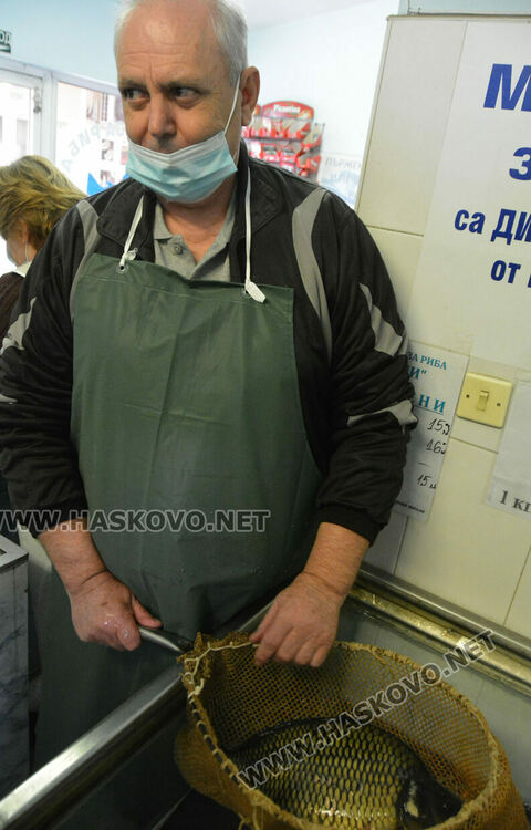 Проверяват магазините за риба и заведенията в Хасковско преди Никулден