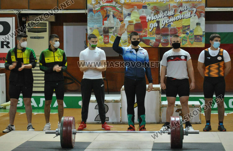 Николета Делчева и Деян Янчев първи в категориите си на Държавното по вдигане на тежести