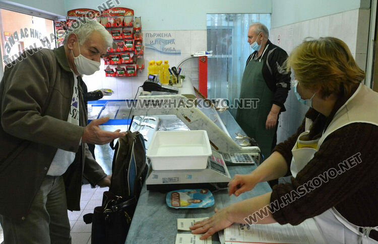 Проверяват магазините за риба и заведенията в Хасковско преди Никулден