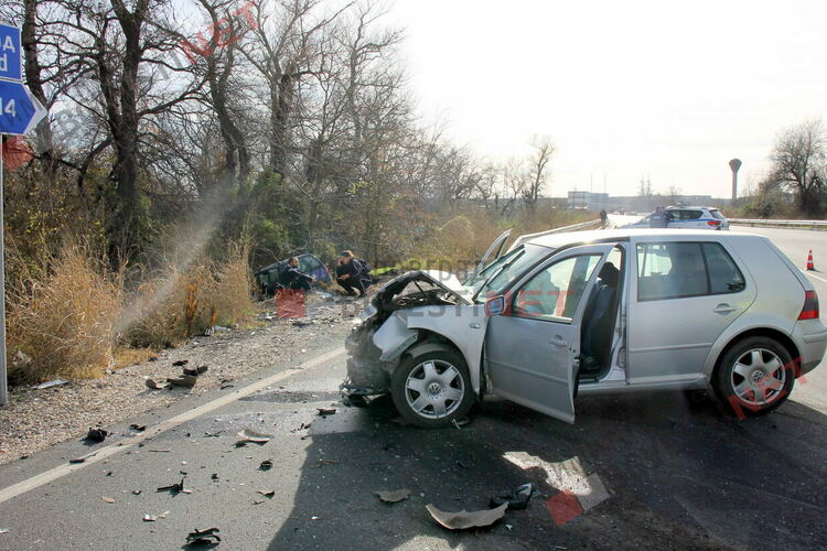 Опел "изхвърча" в канавката при катастрофа в Димитровград по главния път Хасково - Стара Загора
