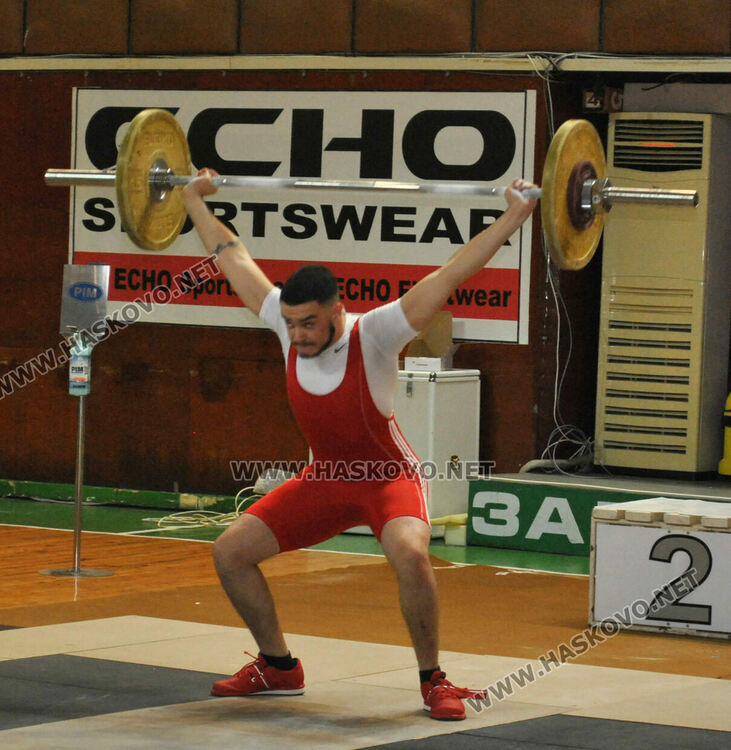 Николета Делчева и Деян Янчев първи в категориите си на Държавното по вдигане на тежести