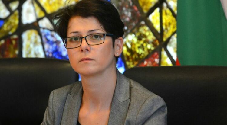Агенцията по вписванията отказа отписване на Караганева като изпълнителен директор на ДКК