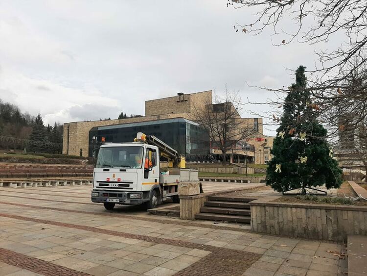 Светлините на коледната елха ще грейнат на 8 декември в Смолян