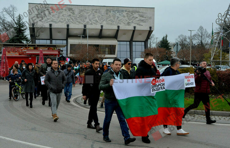 Протест в защита на чистия въздух в Димитровград блокира булеварди
