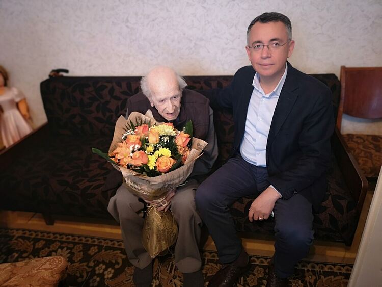 Кметът гостува на столетник от известна фамилия в Кърджали