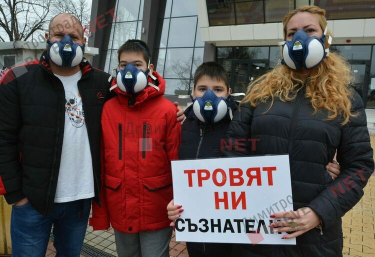 Протест в защита на чистия въздух в Димитровград блокира булеварди