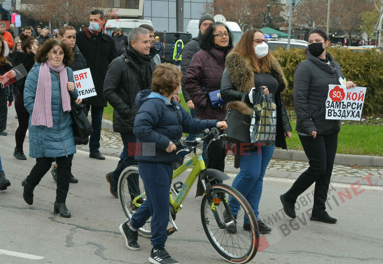 Протест в защита на чистия въздух в Димитровград блокира булеварди