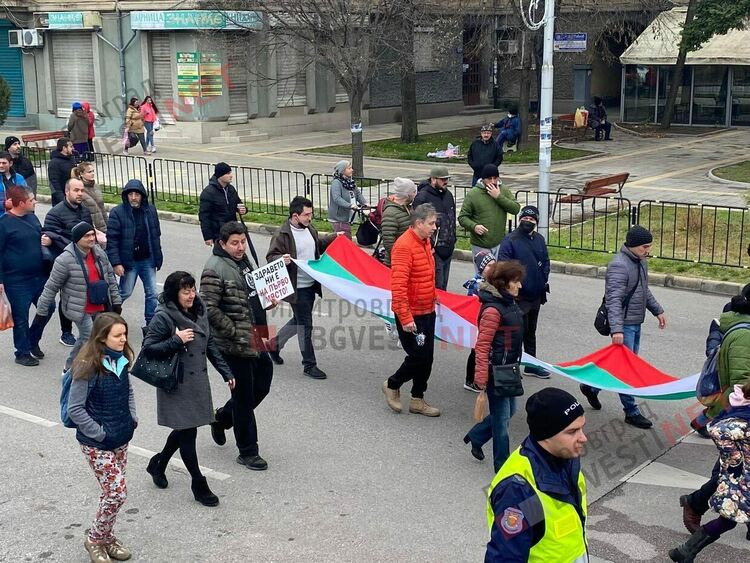 Протест в защита на чистия въздух в Димитровград блокира булеварди