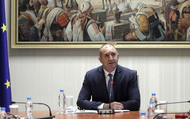 Президентът свиква консултации за правителство