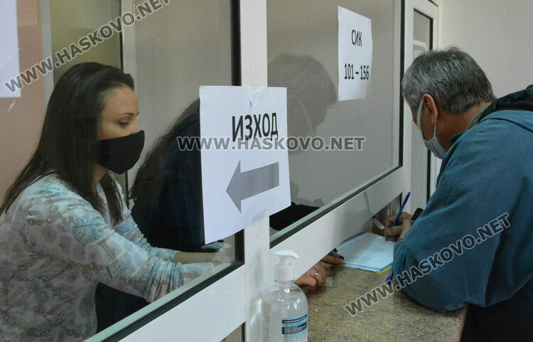 Започна изплащането на възнагражденията на СИК в Хасково