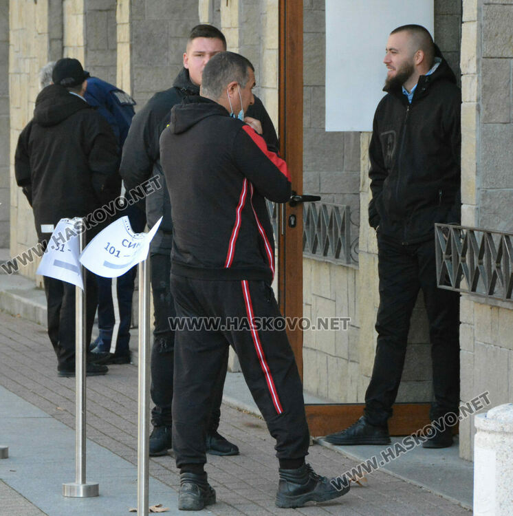 Започна изплащането на възнагражденията на СИК в Хасково