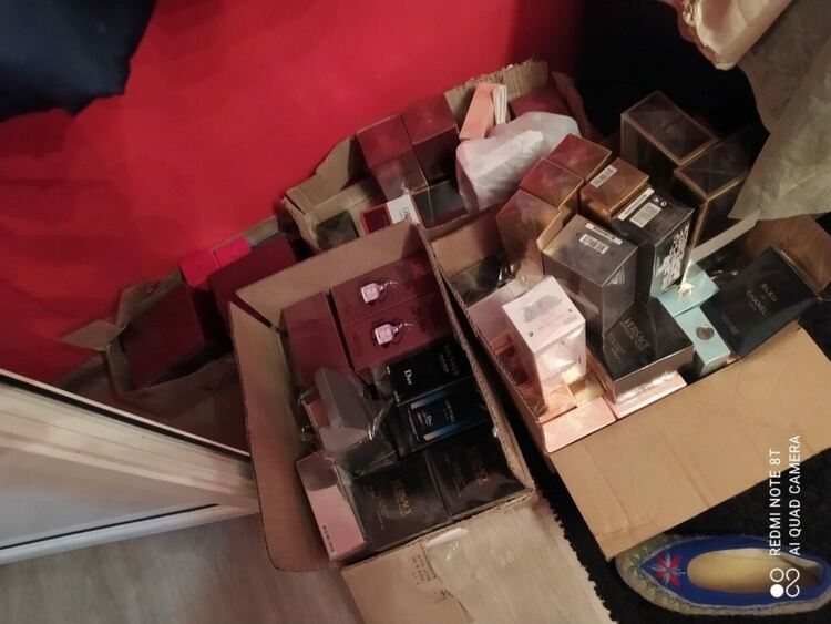 Девет души задържани за измами с фалшиви стоки чрез интернет сайтове