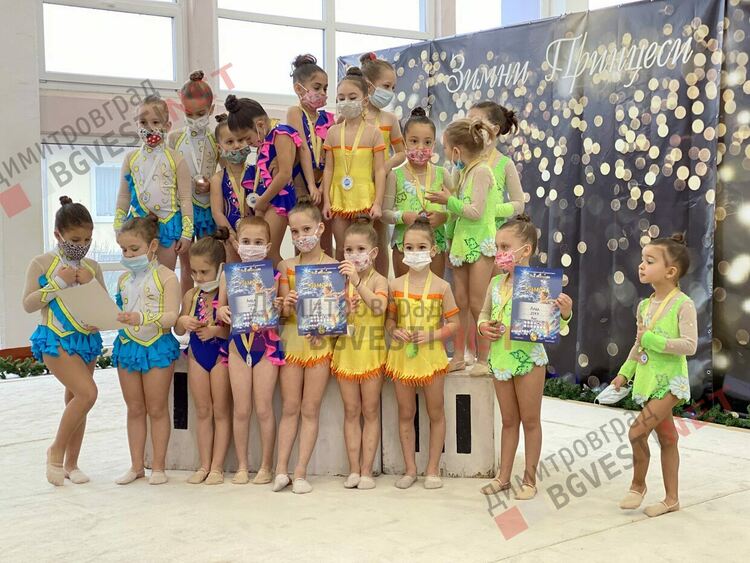 Гимнастички от Хасково, Кърджали и Димитровград се окичиха с множество медали на международен турнир
