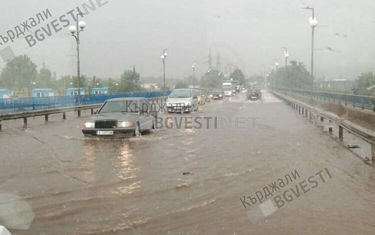 Оранжев код за опасни валежи в Кърджалийско