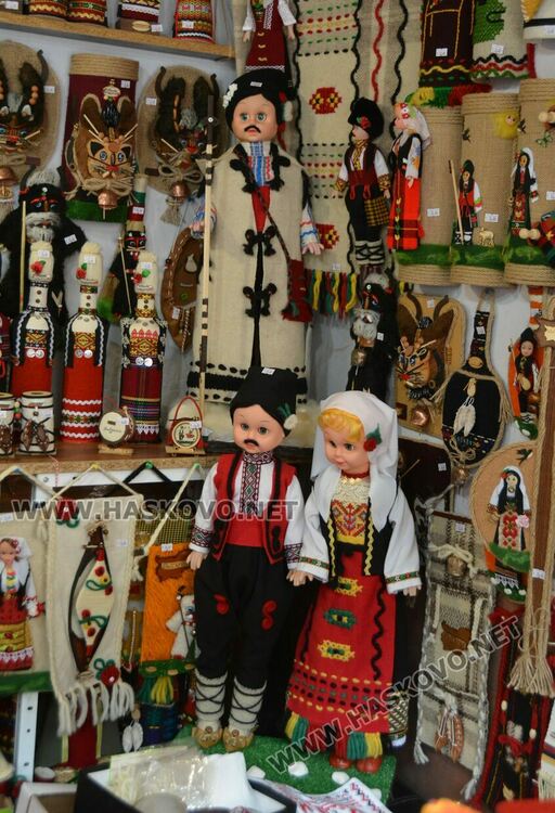 Заработи Коледният базар на занаятчиите в центъра на Хасково