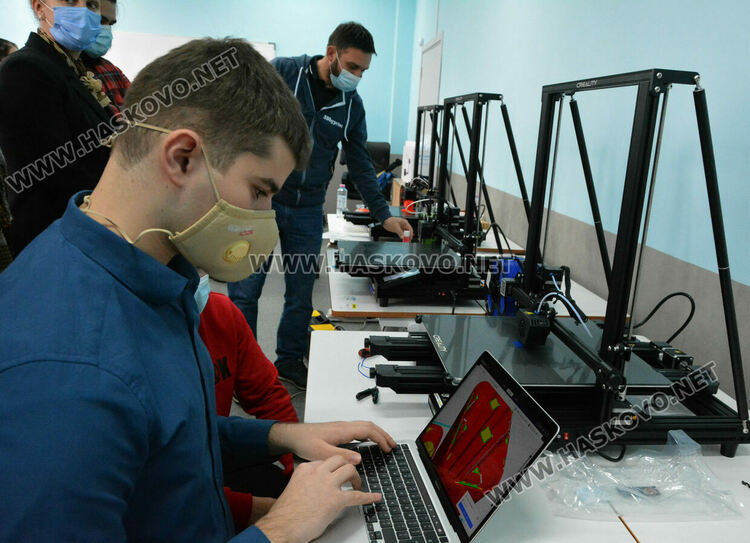 В Хасковската математическа гимназия развиват кариерното ориентиране в модерен STEM кабинет