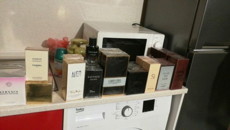 Девет души задържани за измами с фалшиви стоки чрез интернет сайтове