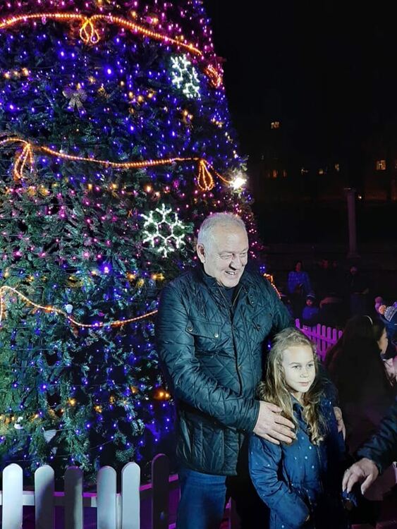 Запалването на коледната елха се превърна в празник за смолянчани