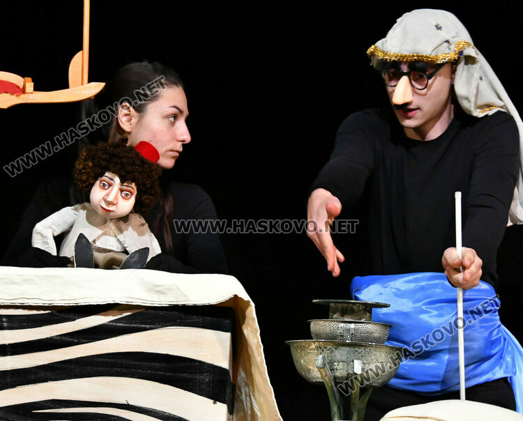 Куклена премиера &bdquo;Аладин&ldquo; за театъра в Хасково и завеса за новите актьори