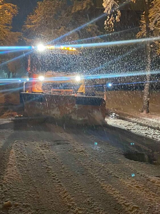 От 3.30 ч. започна почистването на основните пътища в Пернишко