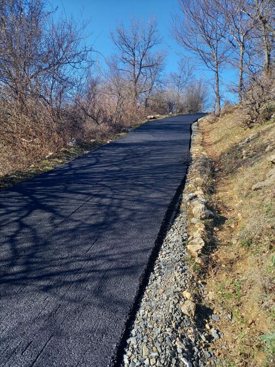 Жителите на Голобрад се радват на нов асфалт