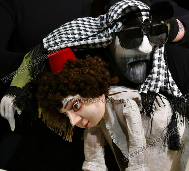 Куклена премиера &bdquo;Аладин&ldquo; за театъра в Хасково и завеса за новите актьори