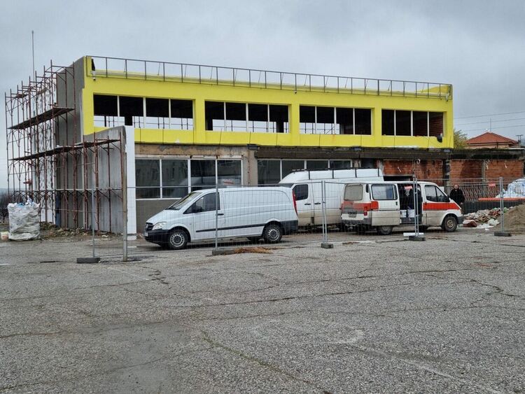 Изграждането на физкултурния салон в училището в Долни Воден скоро ще приключи