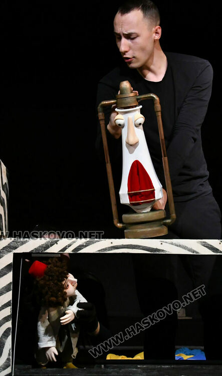 Куклена премиера &bdquo;Аладин&ldquo; за театъра в Хасково и завеса за новите актьори