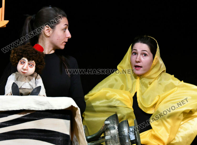 Куклена премиера &bdquo;Аладин&ldquo; за театъра в Хасково и завеса за новите актьори