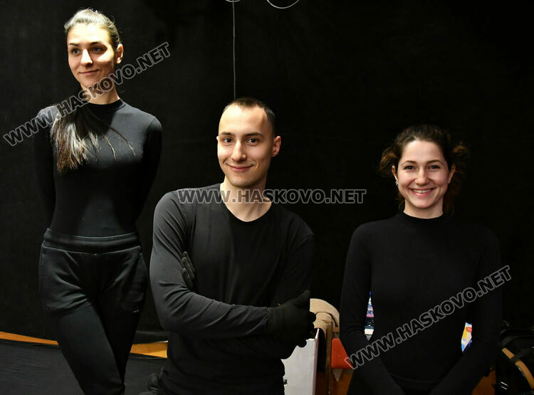 на снимката отляво на дясно: Нелина, Мартин и Стефана