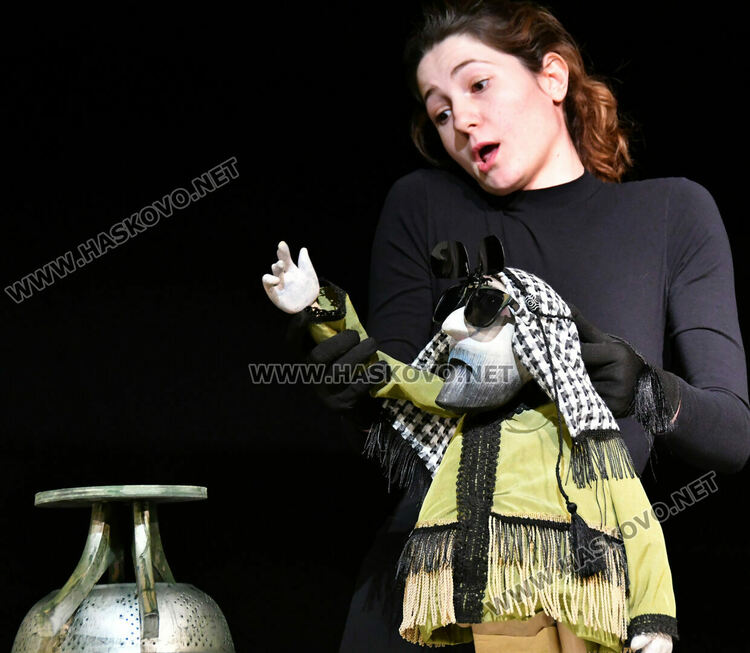 Куклена премиера &bdquo;Аладин&ldquo; за театъра в Хасково и завеса за новите актьори