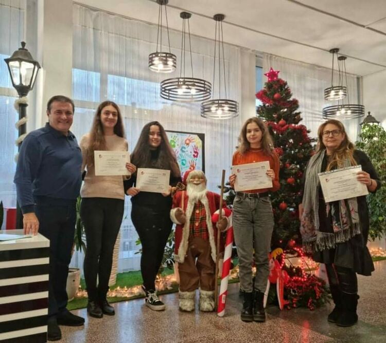 Славейковци с  наградени проекти от Осмата сесия на Ученическия институт на БАН за 2021 г. 