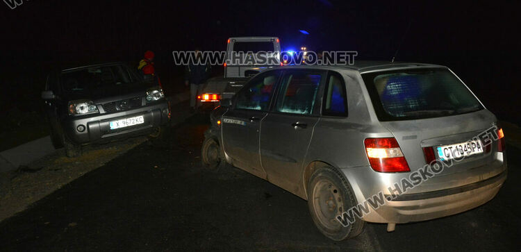 Нисан излетя в канавка след удар във Фиат