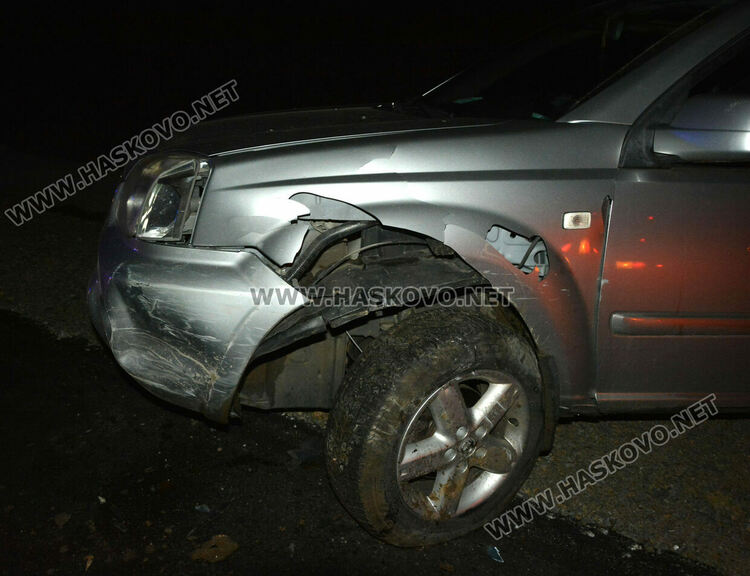 Нисан излетя в канавка след удар във Фиат