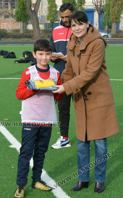 Първият отбор на ОФК „Хасково“ спечели купата на футболен турнир в Хасково 