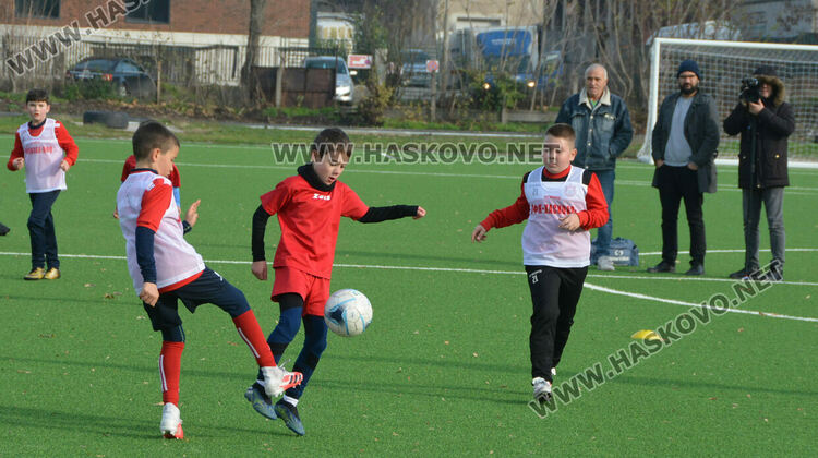 Първият отбор на ОФК „Хасково“ спечели купата на футболен турнир в Хасково 