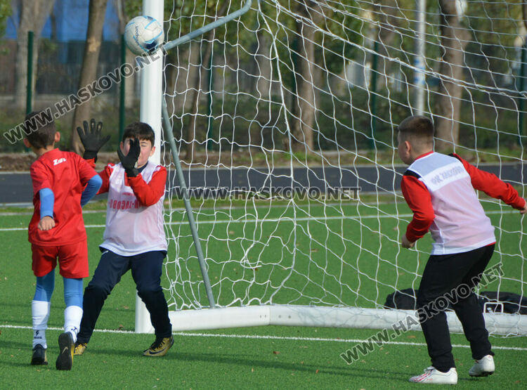 Първият отбор на ОФК „Хасково“ спечели купата на футболен турнир в Хасково 