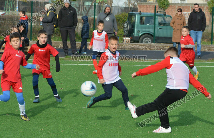 Първият отбор на ОФК „Хасково“ спечели купата на футболен турнир в Хасково 